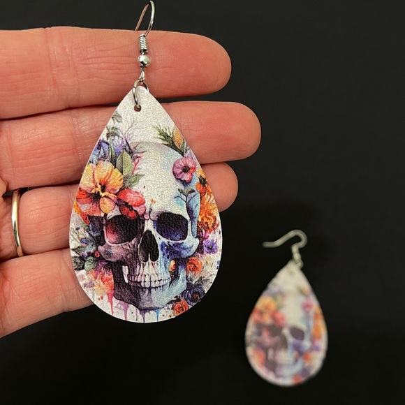🟢 FREE WITH ANY PURCHASE OVER $10. Skull and Flowers Water Drop Earrings - Picture 3 of 6